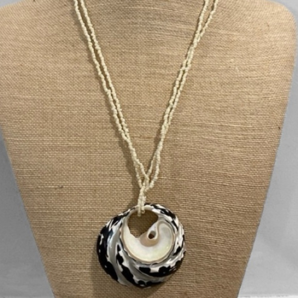 Beige Beads and Seashell Necklace
